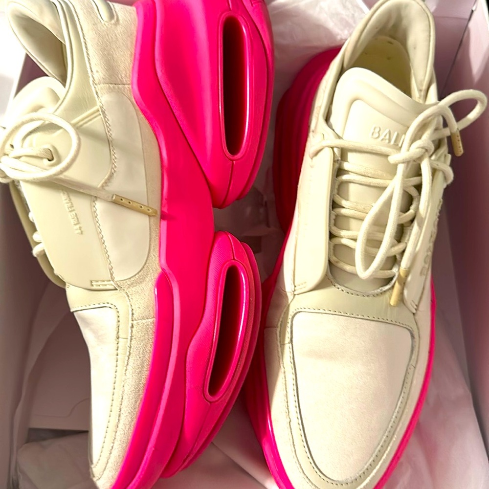 Balmain cuties. I loooooved these but they were too narrow for my foot.